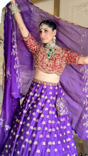 Aanchal Sawhney Mahajan Instagram - Designer @kaynaatbyaanchalsawhney 
Make up @tanyas_makeovers 
Jewellery @sangini_accessories 

WE DELIVER WORLDWIDE