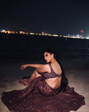 Aanchal Sawhney Mahajan Instagram - Stealing the spotlight under the city lights ..

THE WEDDING SOIRÉE by Aanchal Sawhney 💫

Designer @kaynaatbyaanchalsawhney 
Beautiful make up by @manal_sleman_makeup from Dubai 
Shot by @atyfaliphotography 

WE DELIVER WORLDWIDE 

#Worldwidedelivery #worldwideshipping #worldwideshipping📦✈️ #worldwideshipping🌎 #onlineshopindo #weddingdress #shipping #shippingonline #fashion #fashiongram #fashiondesigner #designerwear #hautecouture #onlinebusinesses #london🇬🇧 #australiagram #canada🇨🇦 #shopcanada #shopusa #dubaishop #dubaishoppingfestival #dubaionlineshopping #dubaï