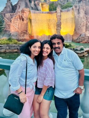 Aanchal Shah Instagram - Making memories that will last a lifetime.š¢šš¤
#canada #canadaswonderland #travelgram #travel #family #TravelWithA #AanchalShah
