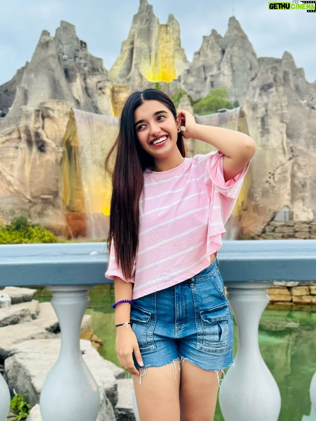Aanchal Shah - 8.4K Likes - Making memories that will last a lifetime.🎢🍁🤍

#canada #canadaswonderland #travelgram #travel #family #TravelWithA #AanchalShah