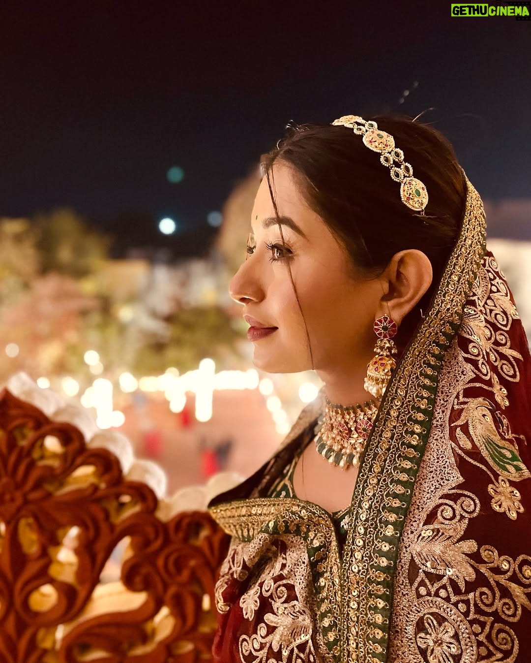 Aanchal Shah - 8.6K Likes - रे चंदा मैं थारी चाँदनी🌙🌹

Wearing @being_designer_simi
Jewellery @jewellery_by_rutzz
Clicked by @karan_gandhiii

#AanchalShah 👑