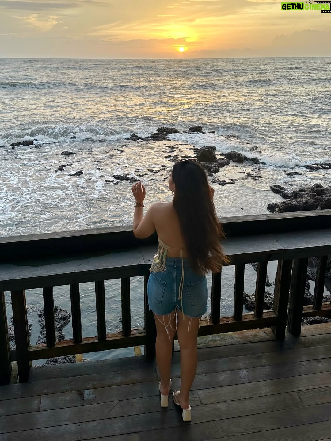Aanchal Shah - 12.3K Likes - Ocean breeze & sunset ease.🌊☀️