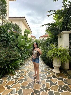 Aanchal Shah Instagram - Ocean breeze & sunset ease.šāļø