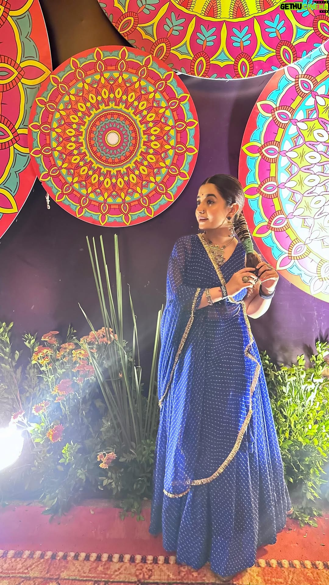 Aanchal Shah - 23.8K Likes - માતાજી શક્તિ આપે છે🙏🏻♥️✨

Wearing @hetaan_creation (Ghar ni brand🙈)
Styled by @hetalshah3112 (Mummy😘)
Hair by @glitzandglammakeover (ketla sundar pan😍)

#Navratri2025 #AanchalShah