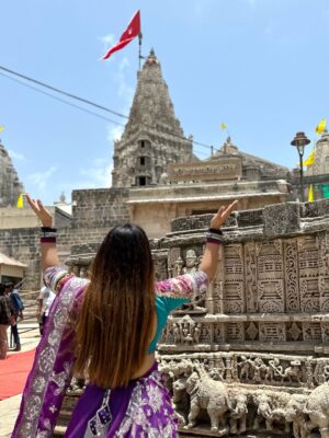 Aanchal Shah Instagram - મારૠના઄š¦āØJay Hošš»
હૠમારા ąŖ¦ą«ąŖµąŖ¾ąŖ°ąŖąŖ¾ąŖØąŖ¾ąŖ„, ąŖ¹ą«ąŖ ąŖ¤ąŖ®ąŖ¾ąŖ°ą« ąŖąŖąŖ¾ąŖ° ąŖą«ąŖµą« ąŖ°ą«ąŖ¤ą« ąŖ®ąŖ¾ąŖØą«ąŖ ąŖ ąŖØąŖ„ą« ąŖąŖ¾ąŖ£ąŖ¤ą«ā¦ ąŖ¤ąŖ®ą« ąŖ®ąŖØą« ąŖąŖąŖ²ą«ąŖ ąŖ¬ąŖ§ą«ąŖ ąŖąŖŖą«ąŖÆą«ąŖ ąŖą« ąŖą«ąŖąŖ²ą«ąŖ ąŖ¹ą«ąŖ લાયઠપણ ąŖØąŖ„ą«! ąŖąŖ¬ąŖ° ąŖØąŖ„ą« ąŖą« ąŖ®ą«ąŖ ąŖąŖÆąŖ¾ સારા ąŖąŖ°ą«ąŖ®ą« ąŖąŖ°ą«ąŖÆąŖ¾ ąŖ¹ąŖ¶ą« ąŖą« મનૠતમારા ąŖąŖ¶ą«ąŖ°ą«ąŖµąŖ¾ąŖ¦ ąŖ®ąŖ³ą«ąŖÆąŖ¾ ąŖ
નૠતમારા પાવન ąŖøą«ąŖ„ાન ąŖŖąŖ° ąŖ
ąŖØą«ąŖØąŖą«ąŖ ąŖ®ąŖØą«ąŖ°ąŖ„ ąŖąŖ°ąŖµąŖ¾ąŖØą« તઠમળą«.šš»
ąŖ ąŖ
ąŖØą«ąŖąŖµ ąŖąŖµą« ąŖ¦ąŖæąŖµą«ąŖÆ ąŖą« ąŖą« ąŖą«ąŖµąŖØąŖ®ąŖ¾ąŖ ąŖ¹ą«ąŖ ąŖą«ąŖÆąŖ¾ąŖ°ą«ąŖÆ ąŖąŖØą« ąŖ¶ąŖ¬ą«ąŖ¦ą«ąŖ®ąŖ¾ąŖ ąŖµą«ąŖÆąŖą«ąŖ¤ ąŖØąŖ¹ą«ąŖ ąŖąŖ°ą« ąŖ¶ąŖą«ąŖ. મારા ąŖą«ąŖµąŖØąŖØą« ąŖąŖąŖ®ąŖ¾ąŖ¤ą«ąŖ° ąŖąŖą«ąŖąŖ¾ ąŖ ąŖą« ąŖą« ąŖ¤ąŖ®ą« ąŖ¹ąŖąŖ®ą«ąŖ¶ąŖ¾ મારા ąŖą«ąŖµąŖØąŖ®ąŖ¾ąŖ રહૠąŖ
નૠમારૠહા઄ ąŖŖąŖąŖ”ą«ąŖØą« ąŖąŖ¾ąŖ²ąŖ¤ąŖ¾ ąŖ°ąŖ¹ą«. ąŖąŖÆ ąŖ¦ą«ąŖµąŖ¾ąŖ°ąŖąŖ¾ąŖ§ą«ąŖ¶š
#dwarka #shrikrishna #krishna #dwarkanath #lalo #radheradhe #harekrishna #jaydwarikadhish #aanchalshah