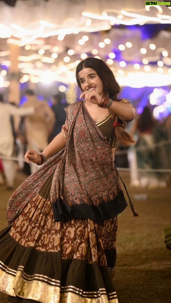 Aanchal Shah - 83.5K Likes - સાઇબો રે ગોવાળિયો🤎

#navratri #navratri2025 #garba #gujarat #reels #reelitfeelit #reelsi̇nstagram #aanchalshah