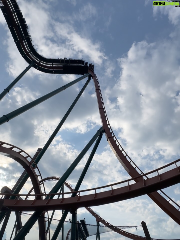 Aanchal Shah - 8.4K Likes - Making memories that will last a lifetime.🎢🍁🤍

#canada #canadaswonderland #travelgram #travel #family #TravelWithA #AanchalShah