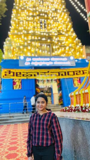 Aaradhya Chandra Instagram - Was blessed!! @renukaprasad.renu thank u very much Anna❤️

#aaradhyanchandra #childartist #hasanamba #hasanambatemple #vibes #hassan #blessed