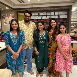 Aaradhya Chandra Instagram - Met this Wonderful couple @tharunsudhir Anna and @sonal_monteiro_official Akkaā¤ļøā¤ļø
#aaradhyanchandra #childartist #photography #moment #vibes #trending