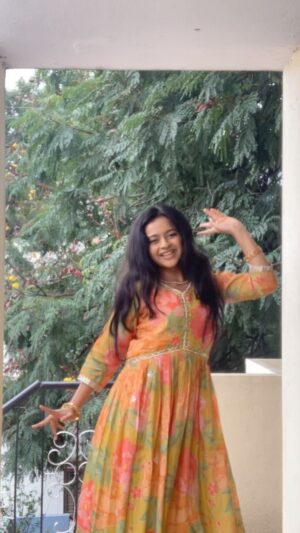 Aaradhya Chandra Instagram - “Thoda thoda hilke… poori duniya hilaa di 💥🪩💃 #ShakyModeOn”

#shakydance #hindidance #bollywoodvibes #reeldance #dancereel #filmygirl #hindisongsv #childartist #instareels #reeldancersofinstagram #indianbeauty #desifashion #girlpower #bollywoodsongs #reelchallenge #bollywoodcraze