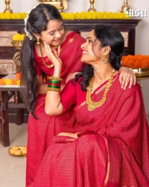 Aaradhya Chandra Instagram - Slaying again with combo of Mother n Daughter Twinning Traditional Collection from
Mysore Saree Silk Udyog.
@neetha_manoj Akkaš¤
@mysoresareeudyog
#aaradhyanchandra #childartist #mysoresareeudyog #new #collections #red #explore #saree #traditional