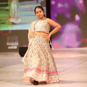 Aaradhya Chandra Instagram - Stepping onto the stage with confidence and flair, I embrace every moment in style. ššš āØ
#StagePresence #FashionForward #Confidence #fashionshow #ramp #fashionista