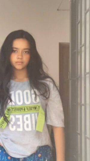 Aaradhya Chandra Instagram - Hoping on trends lately 😉🤭💗
#childartist #aaradhyanchandra #photography #vibes #trending #explorepage #reelitfeelit #reel #catwalk #trend #trendy #dance #triedsomethingnew #trendingsongs #transition #transitions #cute