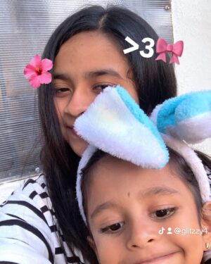 Aaradhya Chandra Instagram - Simple vibes on a lazy Wednesday 🤪🌸
 #WednesdayWisdom #FloralFun #EasyBreezy