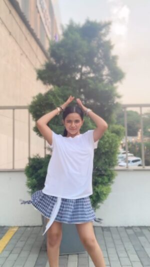 Aaradhya Chandra Instagram - Joining the trend 🤭🫶🏻

#childartist #aaradhyanchandra #photography #vibes #trending #explorepage #reelitfeelit #reel #catwalk #trend #trendy #dance #triedsomethingnew #trendingsongs