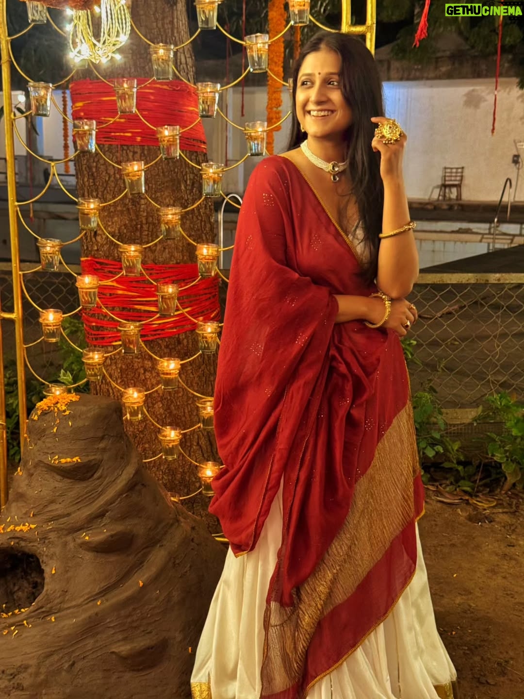 Aarohi Patel - 90.3K Likes - માતાજીની અસીમ કૃપા આપ સૌ પર રહે એવી શુભેચ્છાઓ 🙏🏻
Styled by @ruchiipanchal_ 
Dupatta by @chowk.studio 
Jewellery by @shalibhadra_fashion_jewellery