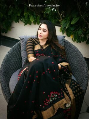 Aarthi Instagram - இதயத்தில் ஏதோ ஒன்று… 🌿🖤

Some evenings —
a sunset among a few growing things,
two arms that hold on tight,
a heart that stays close without words…
the quiet kind of love that makes everything feel whole.