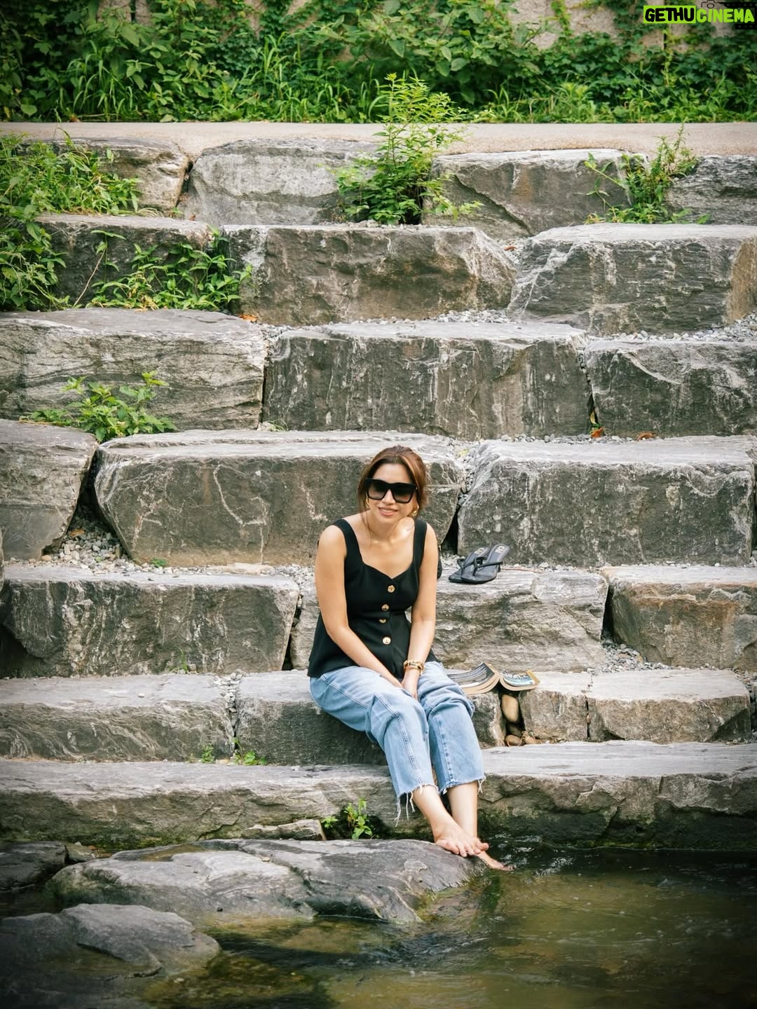 Aarthi - 337.2K Likes - Baring my S(e)oul… ✨
Not just in pictures, but in little truths I rarely share.

•	Travel is my therapy.
•	When I love, I love too hard.
•	Lays Spanish Tomato   Coca Cola  is my midnight guilty pleasure.
•	I don’t open up easily unless I’m truly close to you.
•	Sad dog reels make me cry.
•	Embarrassing my teen boys with hugs and kisses has  become my newfound joy.
•	My Ilayaraja Spotify playlist is my hidden treasure.
•	I take every word and everything to heart.
•	I am an introverted extrovert.
•	When the world feels too heavy, I find my calm in writing.
•	I whip up a badass crème brûlée.
•	Most days, you’ll catch me cuddled up watching 80s Tamil movies.
•	Friends reruns have been my white noise since my teens.
•	Give me snow-clad mountains & layered clothes over sandy beaches any day.

Not perfect, just honest. And that’s enough.
