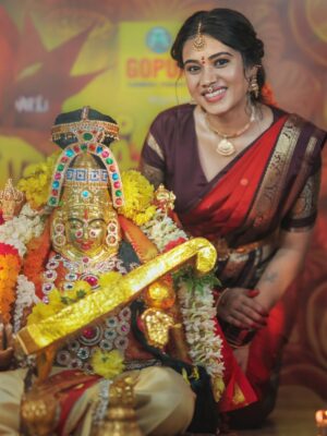 Aarthi Subash Instagram - #vijaynavarathri 🙏🏻