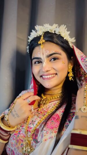 Aarti Chauhan Instagram - श्री राधे ।।🦚🌸
शृंगार 🦚💄 - हम ख़ुद 🙌🥰
#bhaktipathbyjiya🙏🏻 #motivation #spiritual #instagram #radha #shreeradhe #vrindavan #sprituality #explore #sanatani #jiyadhrumilyadav🧡
