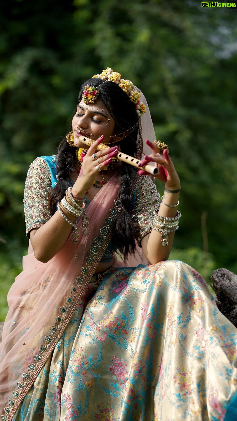 Aarti Chauhan - 12.5K Likes - राधा गोरी गोरी!!🥹🙇🏻‍♀️🦚 

Makeup :- @sidvaja_hair 🙏 

#indreshupadhyayji #bhaktipathbyjiya🙏🏻