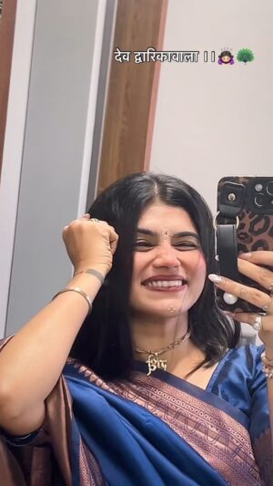 Aarti Chauhan Instagram - 🙇🏻♀️🦚🧿
@_rajesh_ahir_ 🌸
#bhaktipathbyjiya🙏🏻