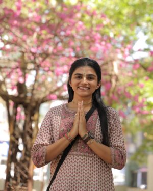 Aarti Chauhan Instagram - SHREE RADHE🦚🌸
#bhaktipathbyjiya🙏🏻