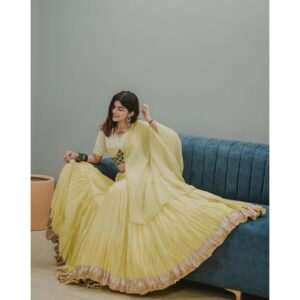 Aarti Chauhan Instagram - श्री राधे ।। 🙇🏻♀️🦚
#jiyadangar #jiyayadav #jiyafam #jiyans❣️ #tofani❣️ #trending #instagram #foryoupage #post #photoshoot
Mackup - self 🫶🏻