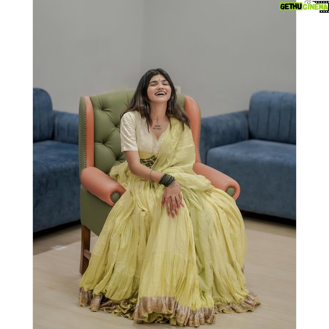Aarti Chauhan - 8.6K Likes - श्री राधे ।। 🙇🏻‍♀️🦚

#jiyadangar #jiyayadav #jiyafam #jiyans❣️ #tofani❣️ #trending #instagram #foryoupage #post #photoshoot 

Mackup - self 🫶🏻