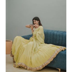 Aarti Chauhan Instagram - श्री राधे ।। 🙇🏻♀️🦚
#jiyadangar #jiyayadav #jiyafam #jiyans❣️ #tofani❣️ #trending #instagram #foryoupage #post #photoshoot
Mackup - self 🫶🏻