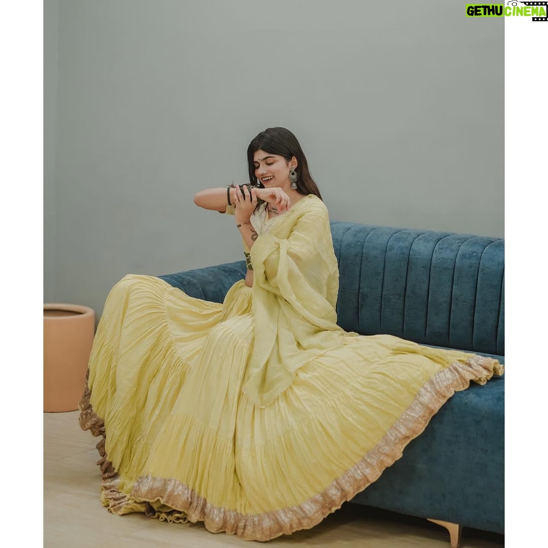 Aarti Chauhan - 8.6K Likes - श्री राधे ।। 🙇🏻‍♀️🦚

#jiyadangar #jiyayadav #jiyafam #jiyans❣️ #tofani❣️ #trending #instagram #foryoupage #post #photoshoot 

Mackup - self 🫶🏻