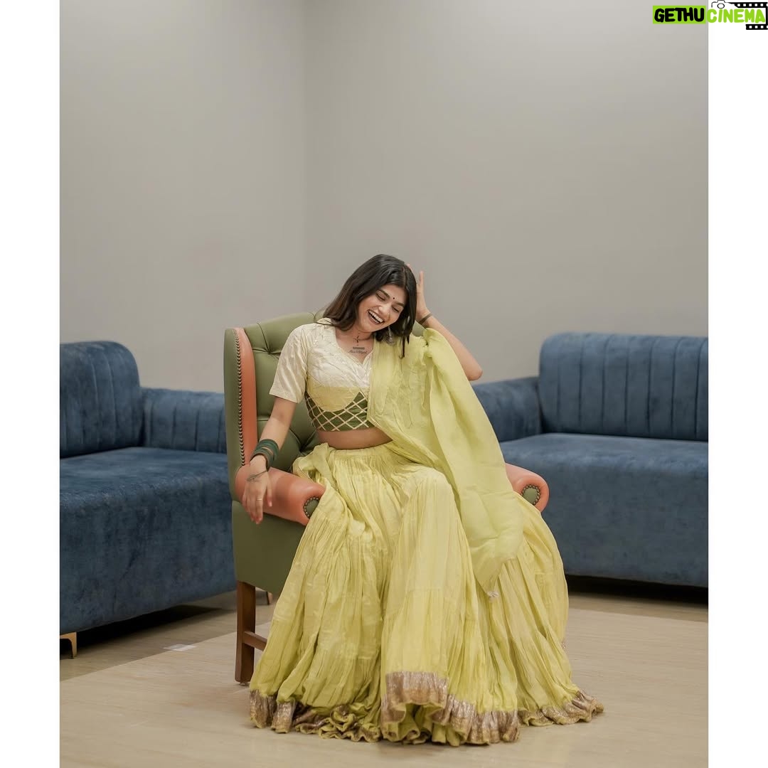 Aarti Chauhan - 8.6K Likes - श्री राधे ।। 🙇🏻‍♀️🦚

#jiyadangar #jiyayadav #jiyafam #jiyans❣️ #tofani❣️ #trending #instagram #foryoupage #post #photoshoot 

Mackup - self 🫶🏻
