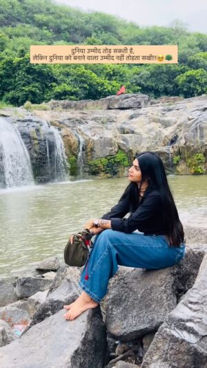 Aarti Chauhan Instagram - सखा कृष्ण!!🙇🏻♀️🦚
#bhaktipathbyjiya🙏🏻 #spiritual #motivation