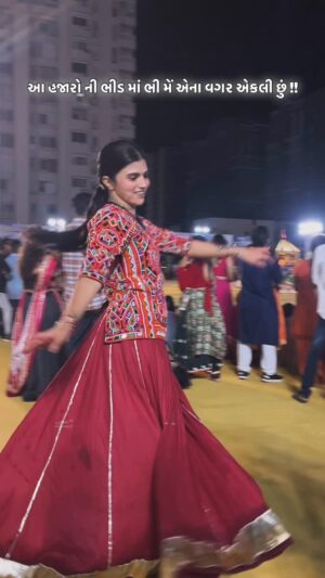 Aarti Chauhan Instagram - कहा हो सखा कृष्ण मेरे आराध्य आपके बिना में इस भीड़ में भी अकेली हूँ …!! 🥹🦚🙇🏻♀️🧿
Wearing- @eleven__eleven__11 🌸
#bhaktipathbyjiya🙏🏻