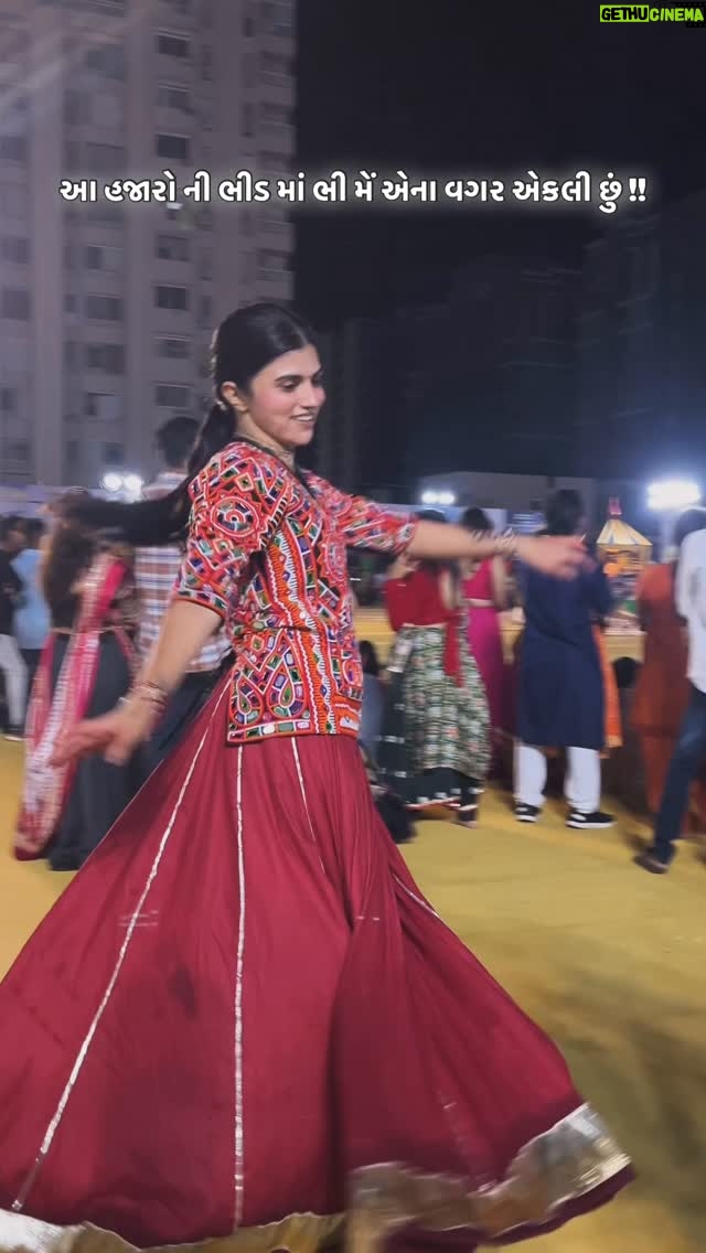 Aarti Chauhan - 7.5K Likes - कहा हो सखा कृष्ण मेरे आराध्य आपके बिना में इस भीड़ में भी अकेली हूँ …!! 🥹🦚🙇🏻‍♀️🧿 

Wearing- @eleven__eleven__11 🌸
#bhaktipathbyjiya🙏🏻