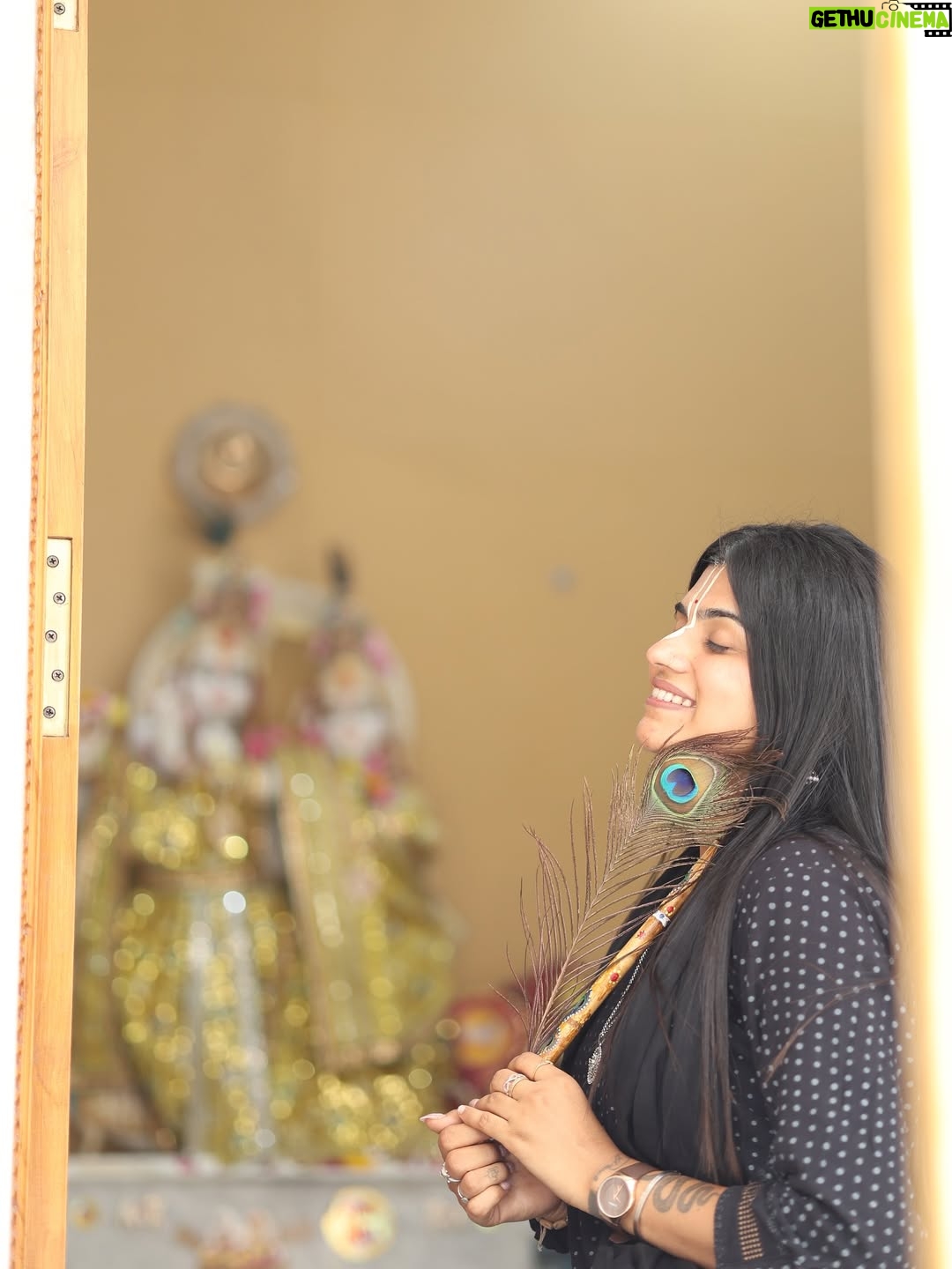 Aarti Chauhan - 5.7K Likes - सादगी में ही सुंदरता🌸🧿 

#bhaktipathbyjiya🙏🏻 

Capture 🎥🌸 @hkstudiorajkot