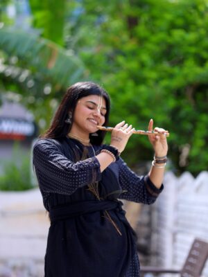 Aarti Chauhan Instagram - सादगी में ही सुंदरता🌸🧿
#bhaktipathbyjiya🙏🏻
Capture 🎥🌸 @hkstudiorajkot