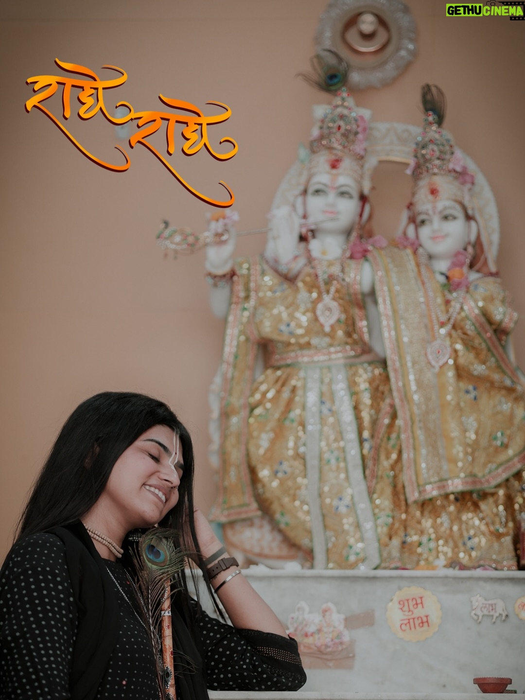 Aarti Chauhan - 5.7K Likes - सादगी में ही सुंदरता🌸🧿 

#bhaktipathbyjiya🙏🏻 

Capture 🎥🌸 @hkstudiorajkot