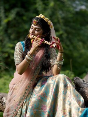 Aarti Chauhan Instagram - श्री राधे नाम्ना सुखम् अस्ति !! 🙇🏻♀️🦚🤍
आप लोगो को क्या लगता है मुझे सीरियल में राधा रानी का पात्र निभाने का मोका मिलेगा ?? या गुजराती फ़िल्म में ?🙈🤭
💄: @sidvaja_hair
🎥:- @manish_chauhan_photography
#bhaktipathbyjiya🙏🏻 #radhakrishnserial #radhakrishn #shreeradhe #radhe #radharaman #merovrindavan #gujratifilms #gujratifilmindustry #audition #gujratimovieaudition