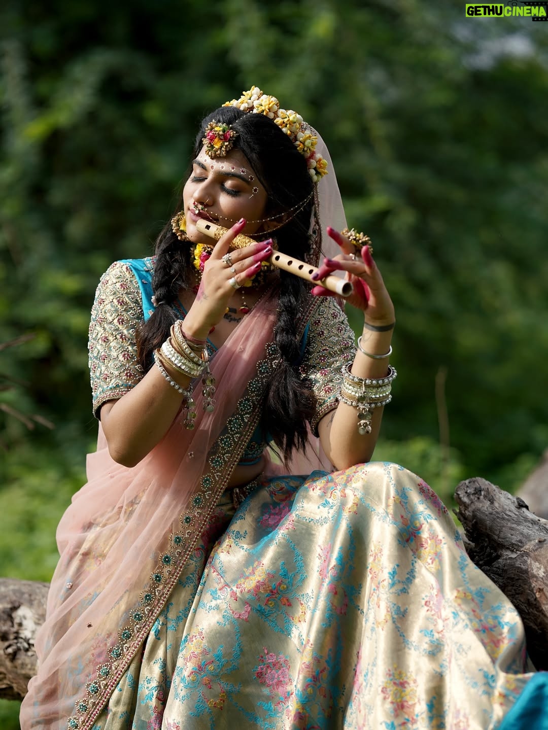 Aarti Chauhan - 17.2K Likes - श्री राधे नाम्ना सुखम् अस्ति !! 🙇🏻‍♀️🦚🤍 

आप लोगो को क्या लगता है मुझे सीरियल में राधा रानी का पात्र निभाने का मोका मिलेगा ?? या गुजराती फ़िल्म में ?🙈🤭 

💄: @sidvaja_hair 
🎥:- @manish_chauhan_photography 

#bhaktipathbyjiya🙏🏻 #radhakrishnserial #radhakrishn #shreeradhe #radhe #radharaman #merovrindavan  #gujratifilms #gujratifilmindustry #audition #gujratimovieaudition