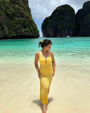 Aarushi Abrol Instagram - tropical state of mind 🏝️
#explore #travel #thailand #phiphi #vacation #beach #beachvacation #beachlifestyle #travelgram #explorepage #inspo #tropical #tropicalvacation #summer #summerfashion #outfitinspo #luxurylifestyle #trending #potd
