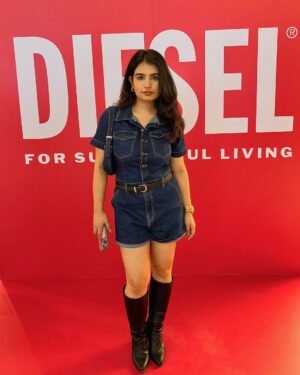 Aarushi Abrol Instagram - For @diesel Spring/Summer 25' ✨
🏷️
Playsuit @freakinsindia
Boots @twentydresses
Bag @miraggiolife
@reliancebrandsltd
#DieselSS25
#FallinLoveWithDiesel
Ootd, outfit of the day, explore, fyp, trending, outfit inspo, denim on denim, denim, spring trends, diesel, trending, styling, outfit ideas, fashion