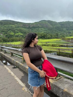 Aarushi Abrol Instagram - weekend getaway 🌩️
#explore #instagram #potd #monsoon #lonavala #mumbai #hills #mountains #monsoongetaway