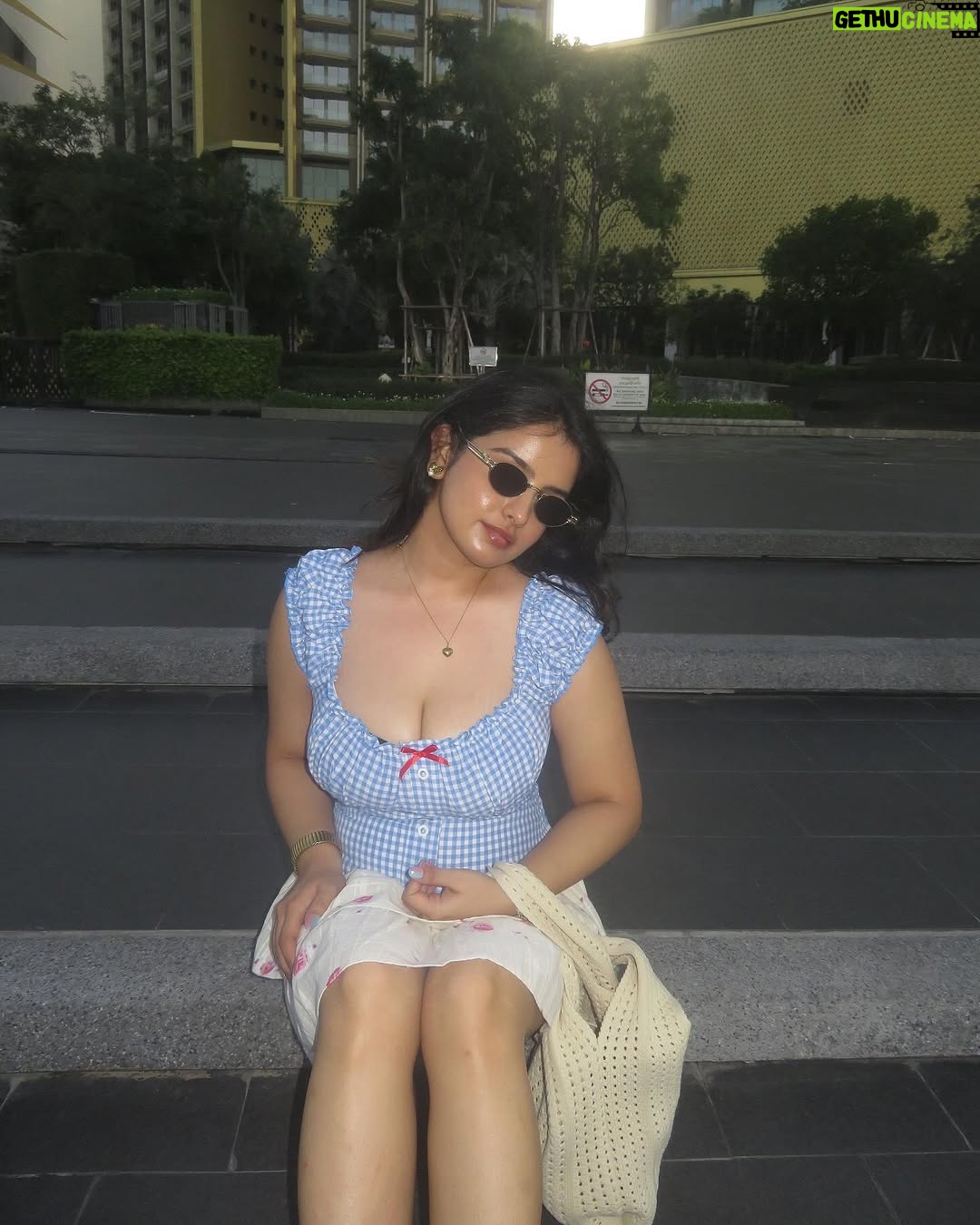 Aarushi Abrol - 2.6K Likes - This song irl 🍨

#explore #explorpage #outfitinspo #gingham #trends #fashion #inspo #bangkok #trendingoutfits #potd #fyp #ootd #outfitoftoday #styling #fashioninspo
