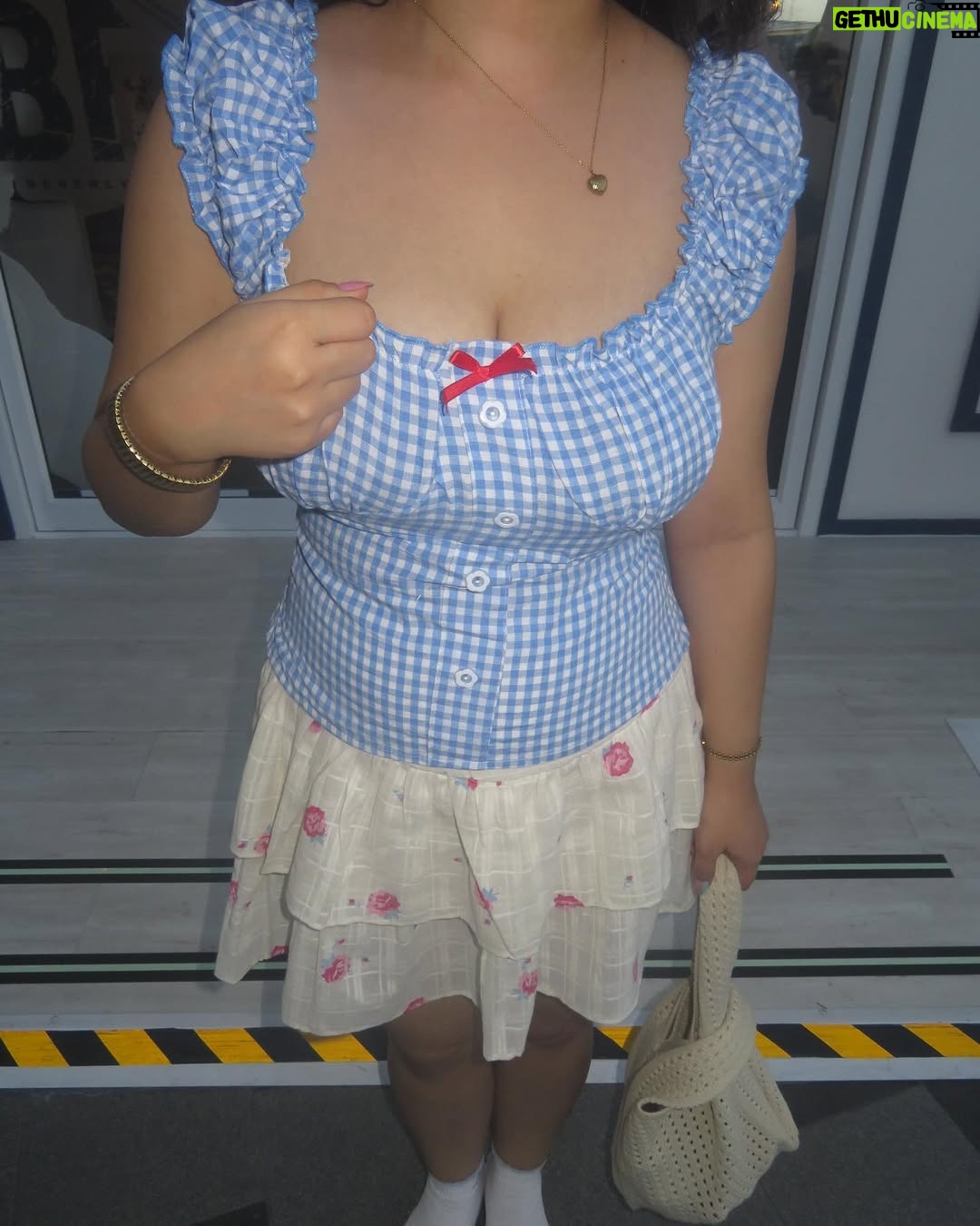 Aarushi Abrol - 2.6K Likes - This song irl 🍨

#explore #explorpage #outfitinspo #gingham #trends #fashion #inspo #bangkok #trendingoutfits #potd #fyp #ootd #outfitoftoday #styling #fashioninspo