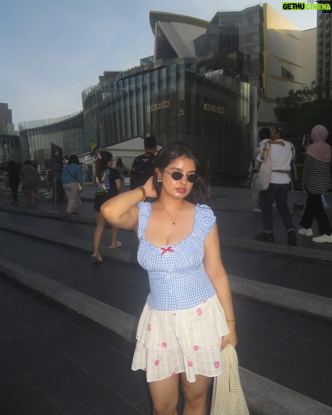 Aarushi Abrol - 2.6K Likes - This song irl 🍨

#explore #explorpage #outfitinspo #gingham #trends #fashion #inspo #bangkok #trendingoutfits #potd #fyp #ootd #outfitoftoday #styling #fashioninspo