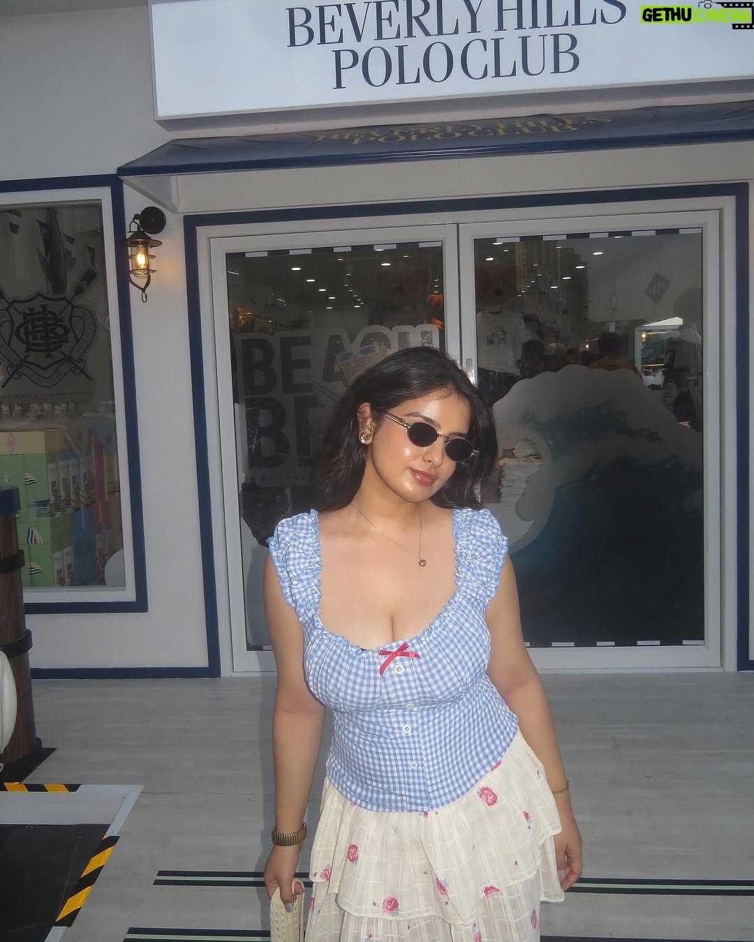 Aarushi Abrol - 2.6K Likes - This song irl 🍨

#explore #explorpage #outfitinspo #gingham #trends #fashion #inspo #bangkok #trendingoutfits #potd #fyp #ootd #outfitoftoday #styling #fashioninspo