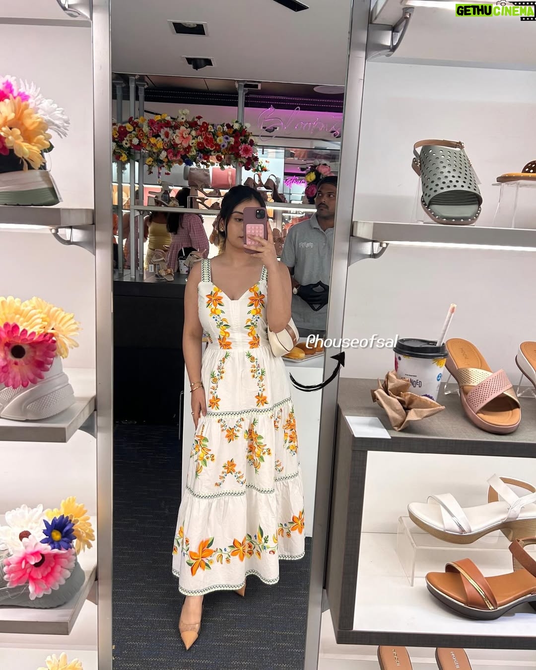 Aarushi Abrol - 1.1K Likes - Recent Outfits & their Details 🍒
Comment or share this post w me for links ✨ 

#explore #ootd #outfits #whatiwore #mirrorselfies #outfitinspo #outfitideas #recentoutfits #fashion #summerfashion #fashionideas #styling #styleblogger #spring #inspo #potd #fyp