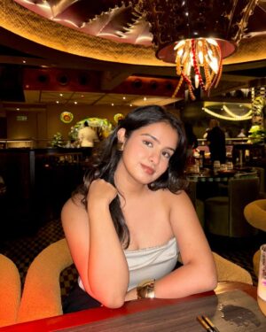 Aarushi Abrol Instagram - How would you like to pay? Me:
📍 @waikiki.mumbai
#explore #potd #facecard #inspo #datenight #fyp #trending #mumbai #explorepage #ootd #cafehopping #dinnerinspo #aesthetics