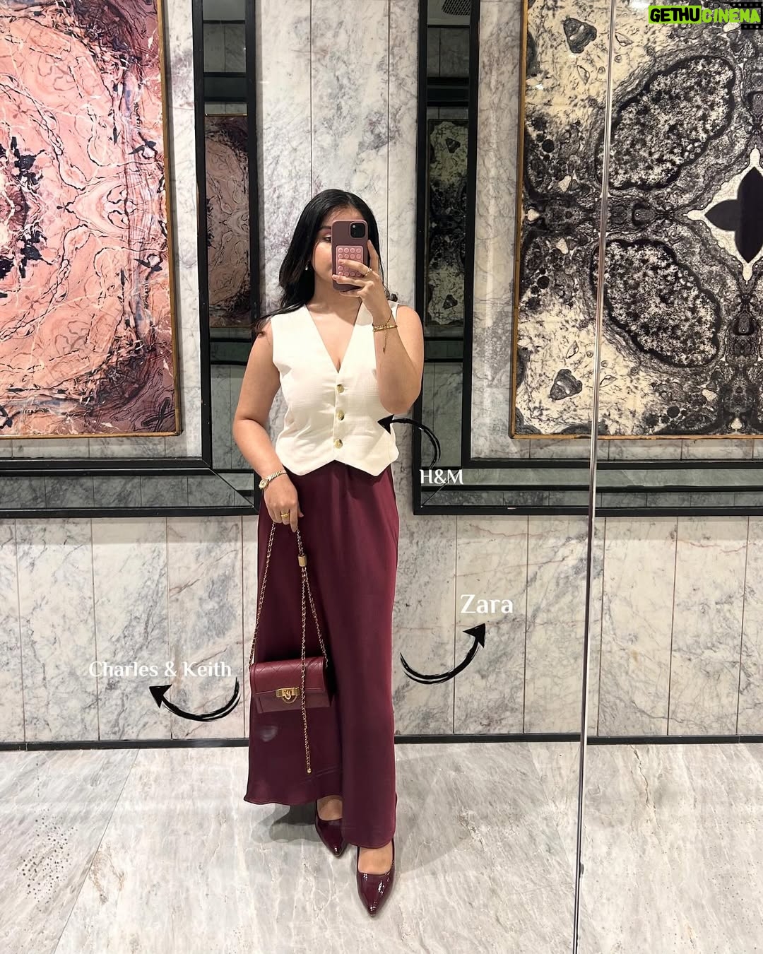 Aarushi Abrol - 1.1K Likes - Recent Outfits & their Details 🍒
Comment or share this post w me for links ✨ 

#explore #ootd #outfits #whatiwore #mirrorselfies #outfitinspo #outfitideas #recentoutfits #fashion #summerfashion #fashionideas #styling #styleblogger #spring #inspo #potd #fyp